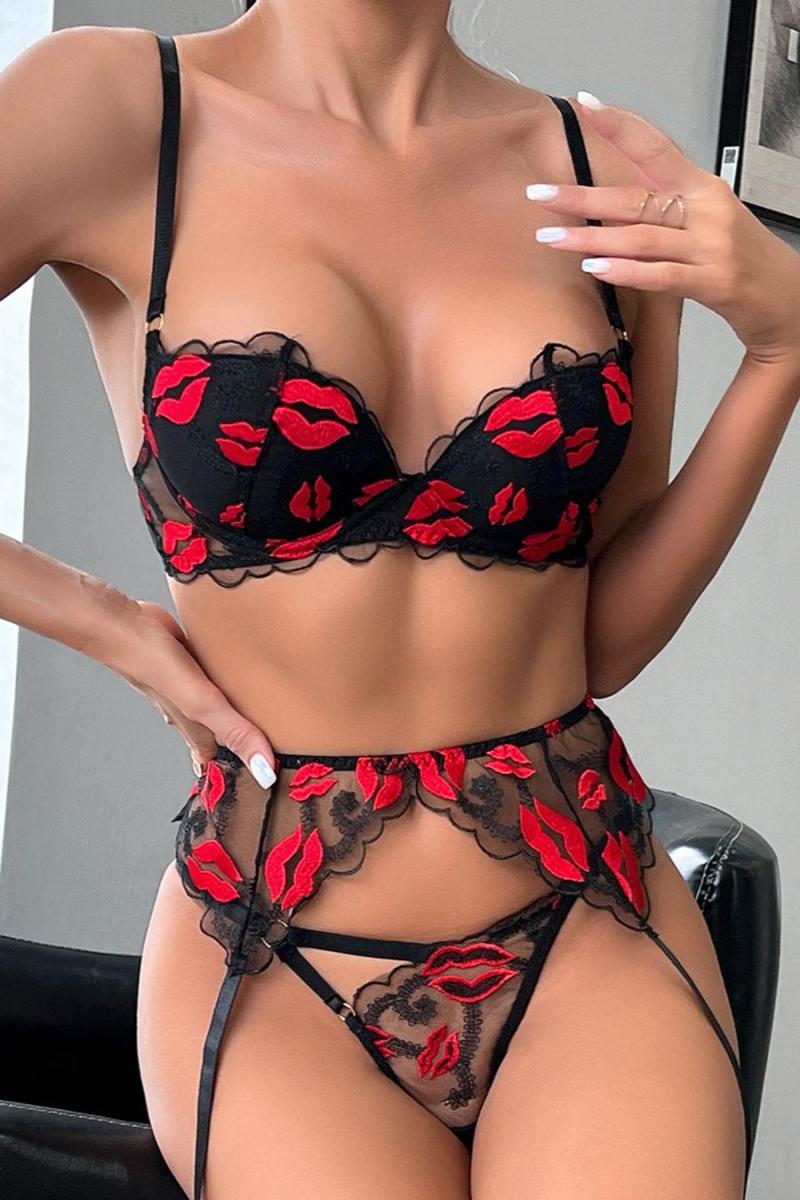 “All Over” (Red Lip Embroidery Padded Underwire 3-piece set Lingerie)