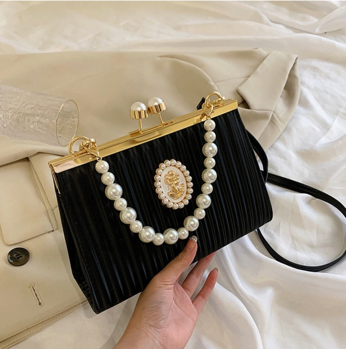 “Queen Of England” (Pearl Clutch Purse)
